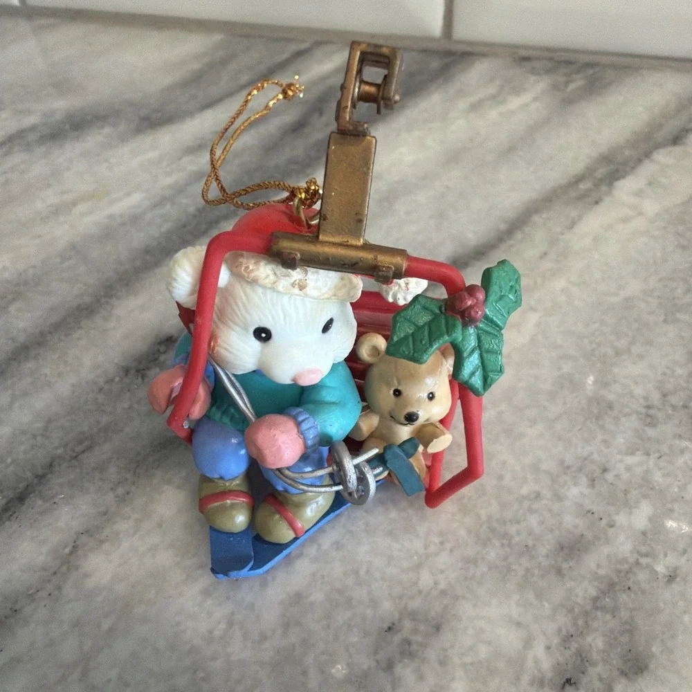 VTG Lustre Fame 1992 Christmas Tree Ornament Skiing MOUSE &‎ Bear Ski Lift